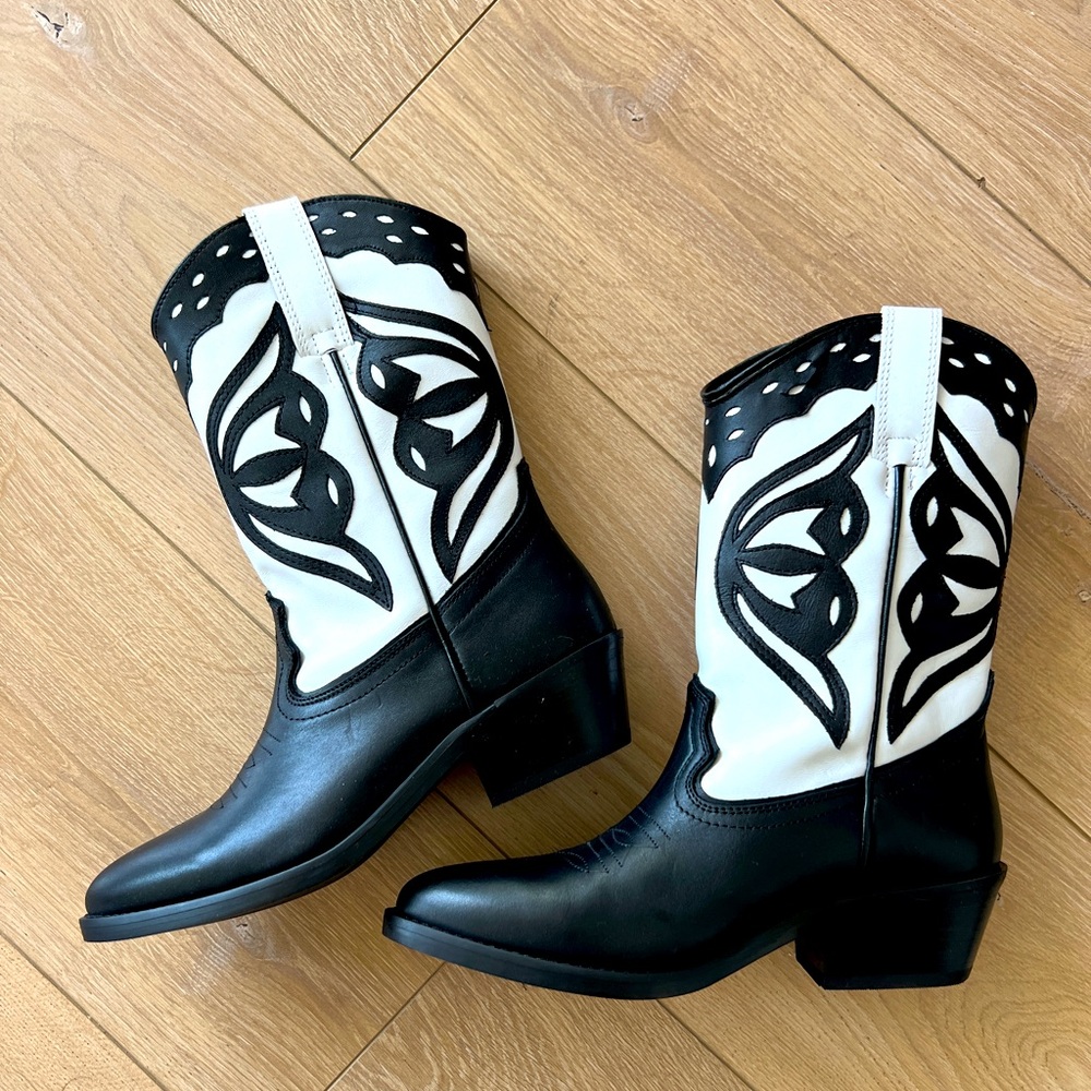 BRAND NEW Steve Madden Cowboy Boot